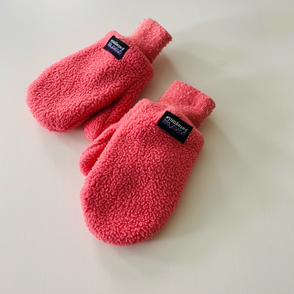 Girls Patagonia mittens